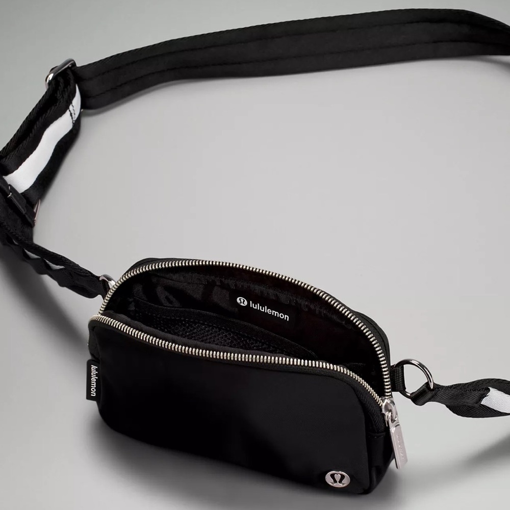 Lululemon Everywhere Bag - Picture 2 of 4